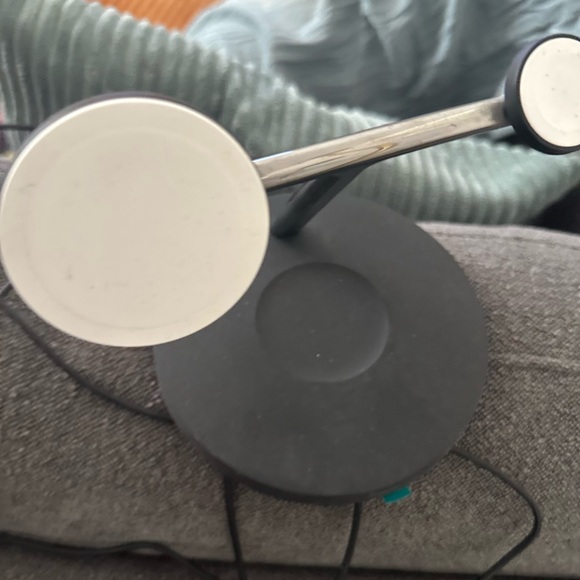 Black and White Wireless Charger Stand - Picture 1 of 4